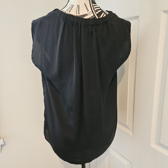 🔥Pookie and Sebastian black sleeveless lightweight blouse size small - Picture 3 of 10